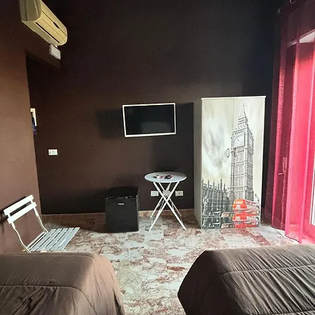 Hotel Mo' *